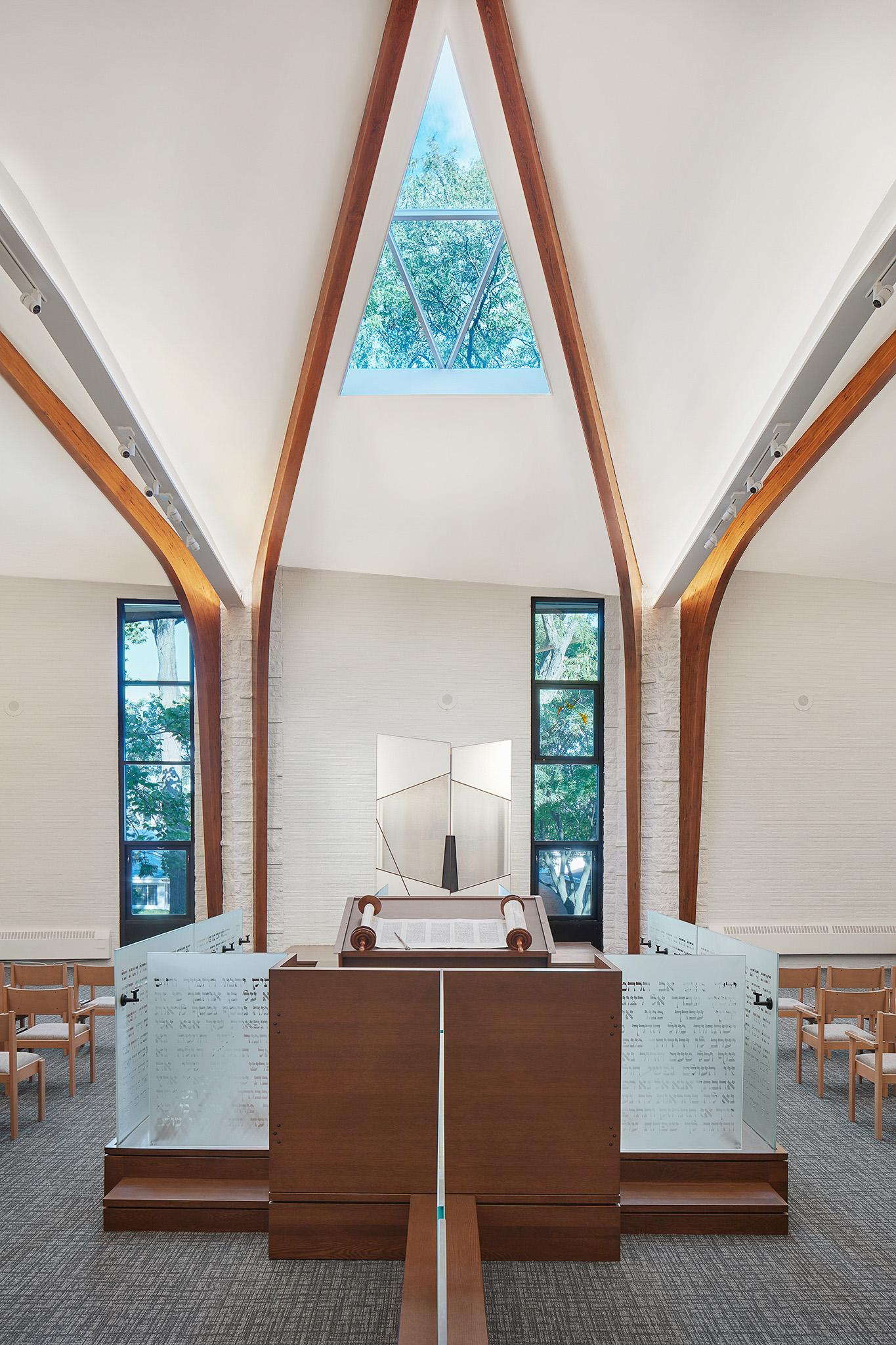 Skokie Valley Sinagogue interior lighting, daytime